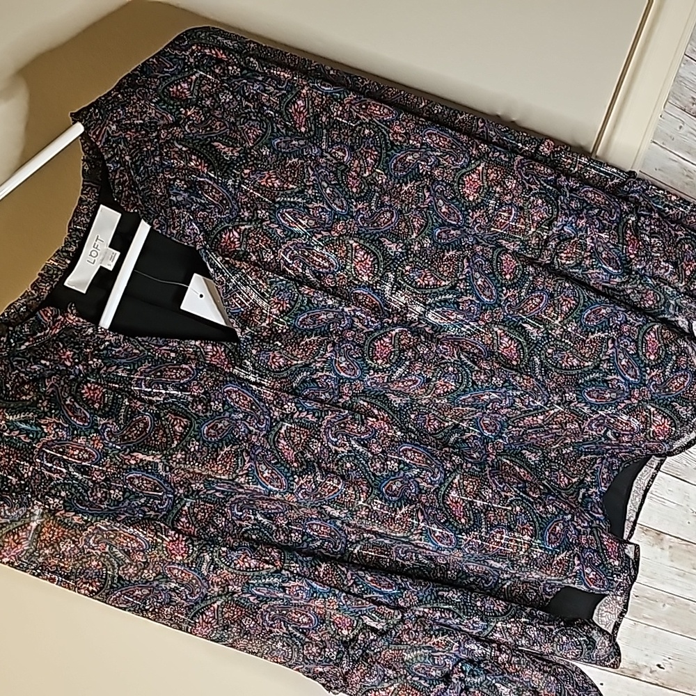 B7🔹️LOFT- Paisley Print Blouse